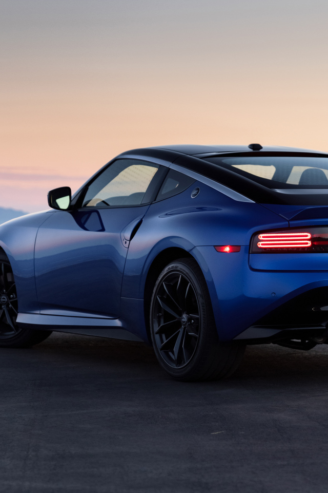 Синий  Nissan Z Performance, 2023 года вид сзади