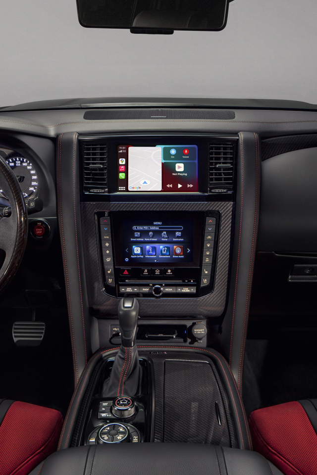 Салон автомобиля Nissan Patrol Nismo 2021 года