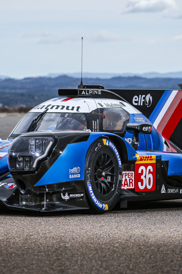 Гоночный автомобиль Alpine A480 2021  года на трассе