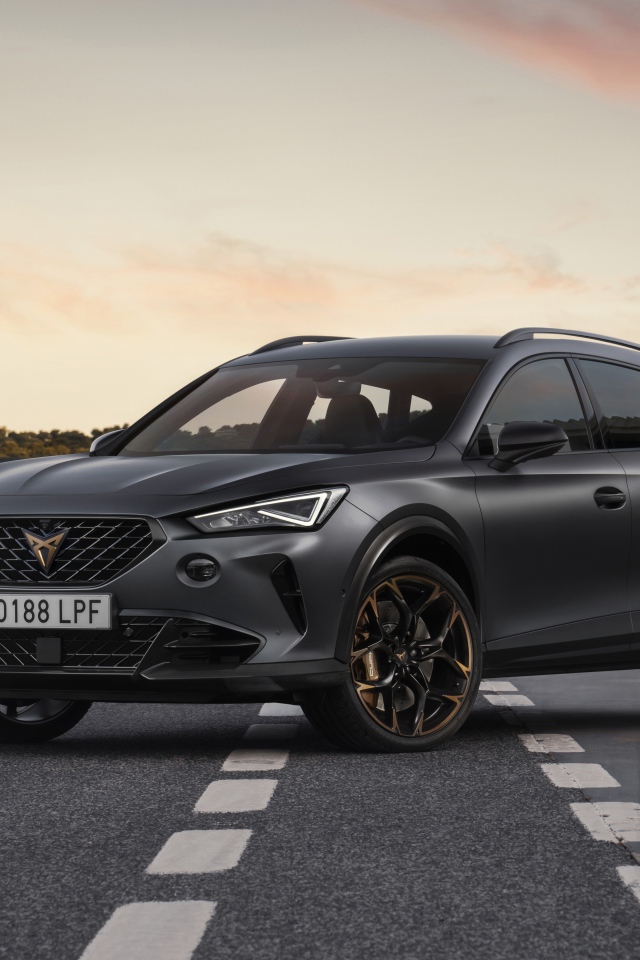 Автомобиль Cupra Formentor VZ5,  2021 года