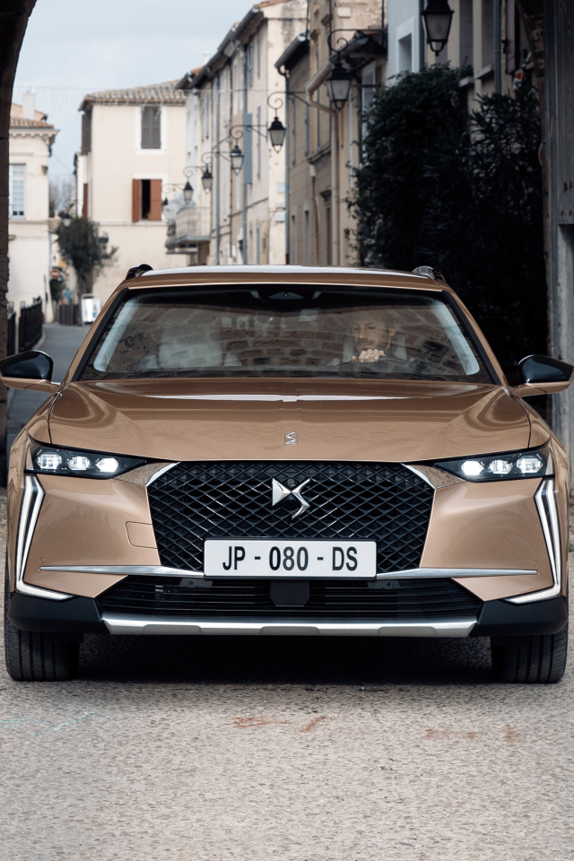 Автомобиль DS 4 Cross 2021 года вид спереди