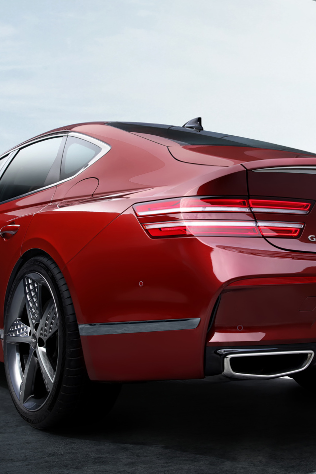 Красный автомобиль Genesis G80 Sport 2021 года вид сзади