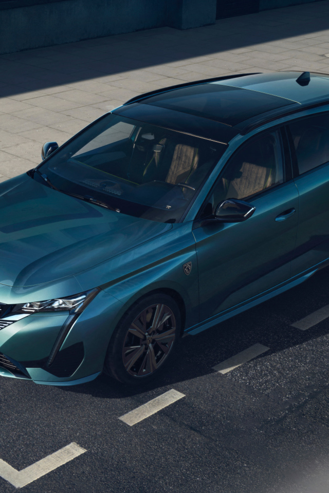 Автомобиль Peugeot 308 SW GT 2021 года