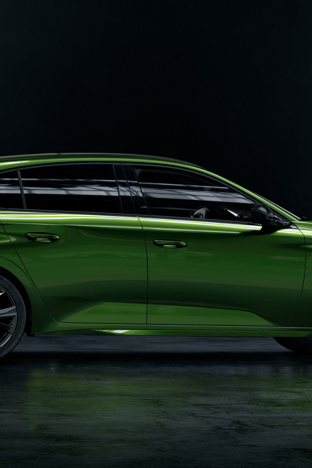 Автомобиль Peugeot 308 вид сбоку на черном фоне