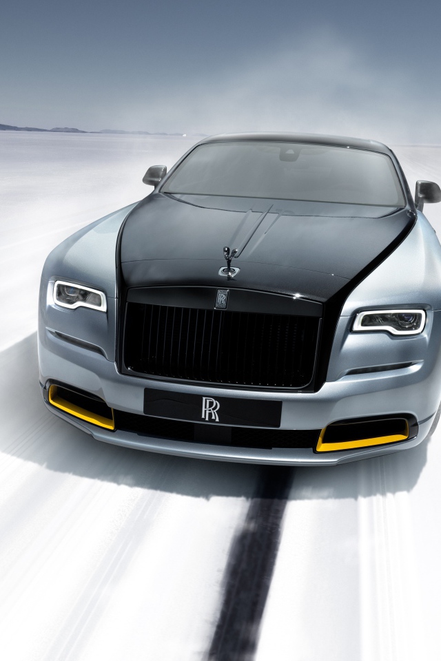 Дорогой автомобиль  Rolls-Royce Dawn, 2021 года на  трассе