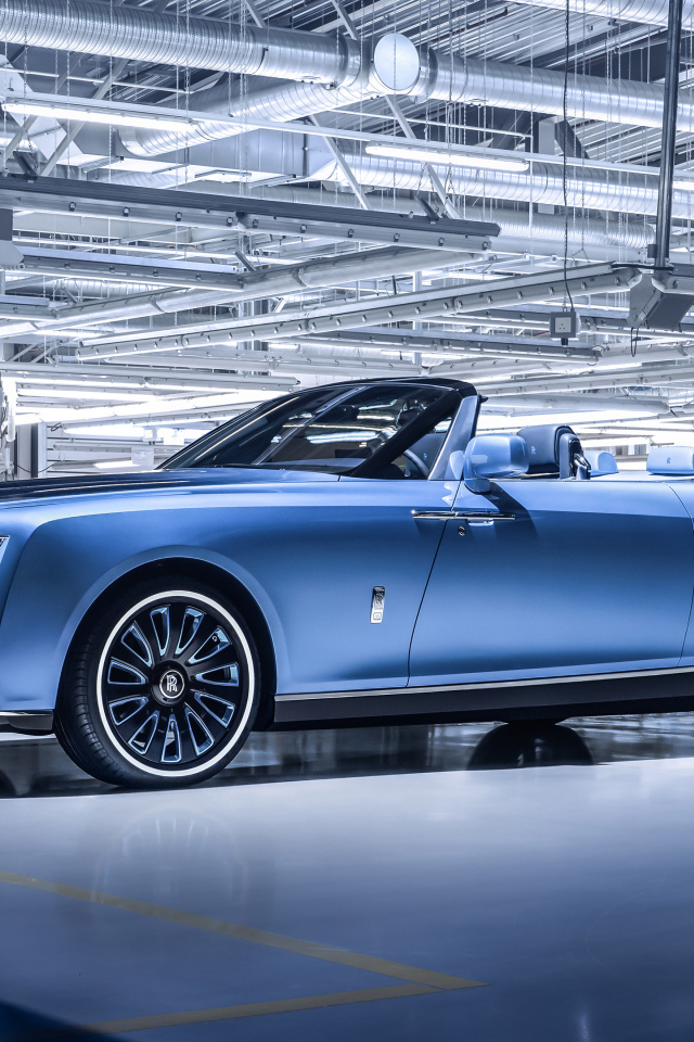 Голубой автомобиль кабриолет Rolls-Royce Boat Tail