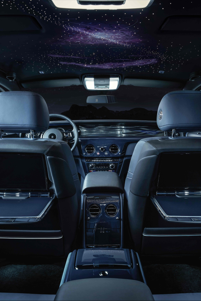 Салон автомобиля Rolls-Royce Phantom EWB Tempus Collection 2021 года