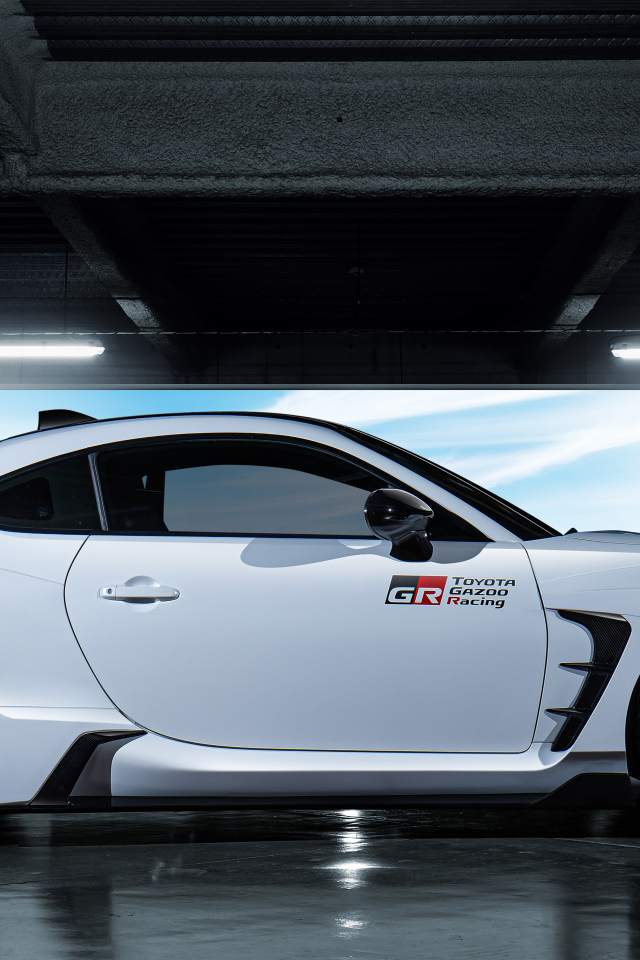 Белый автомобиль Toyota GR 86 GR Parts Concept 2021 года вид сбоку