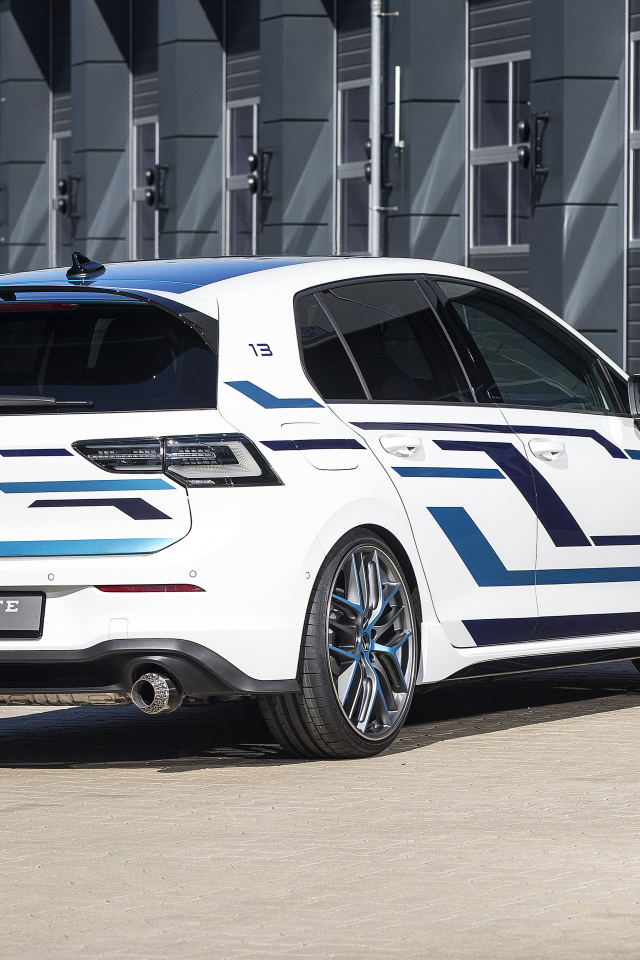 Автомобиль Volkswagen Golf GTE Skylight 2021  года вид сзади