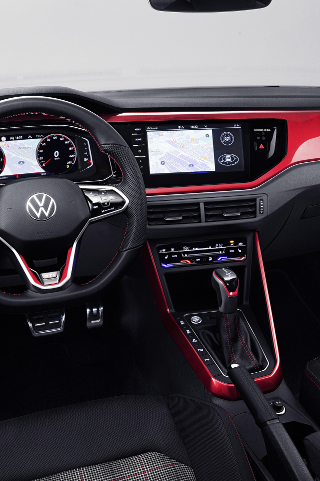 Салон автомобиля Volkswagen Polo GTI 2021 года