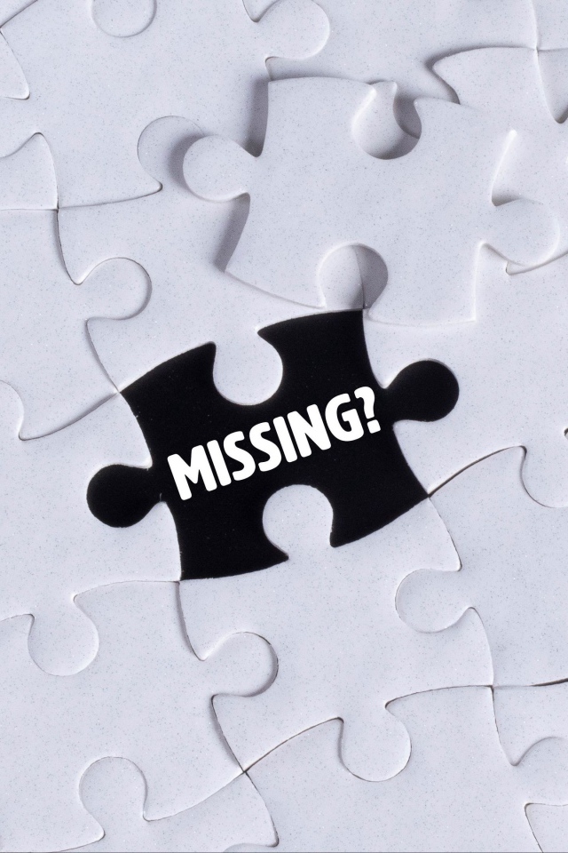 Черный пазл на белой картинке 