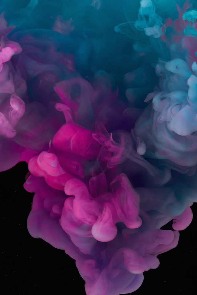 Голубой с красным дым на черном фоне 