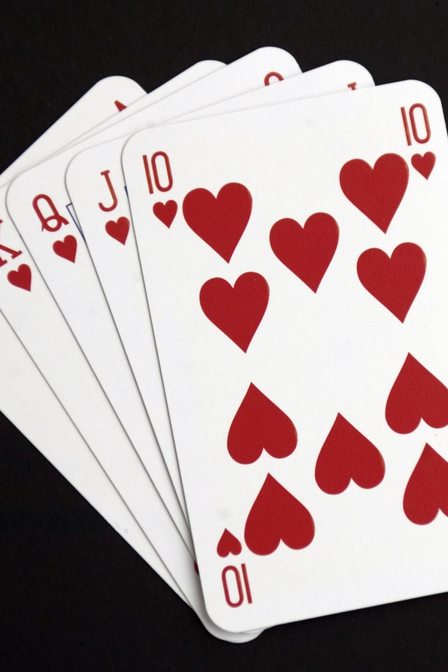 Карты масти чирва на черном фоне