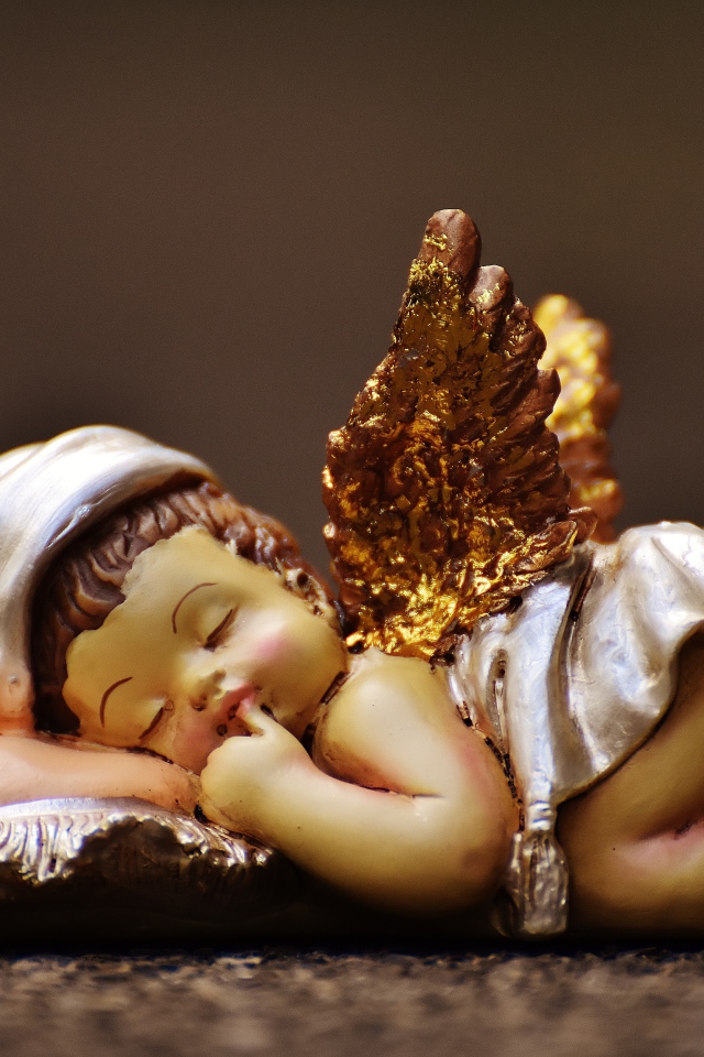 Статуэтка спящий купидон 