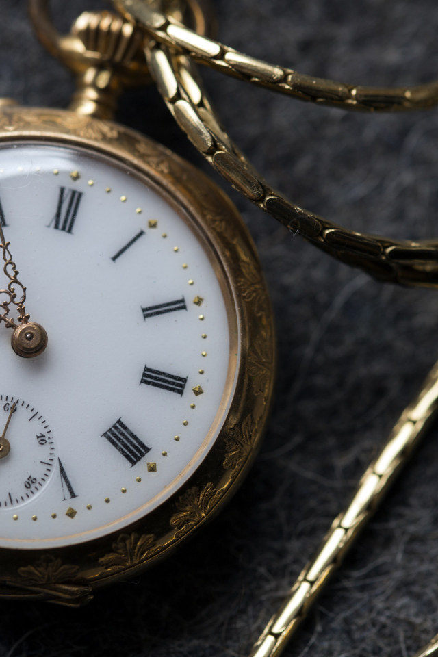 Золотые карманные часы на цепочке 