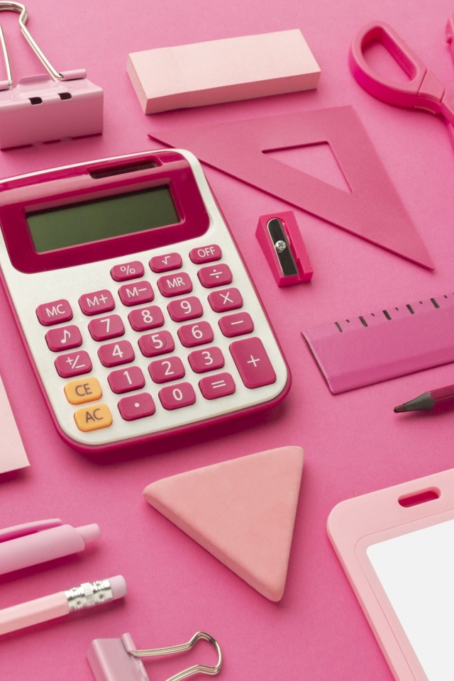 Розовые канцелярские предметы для девочки 