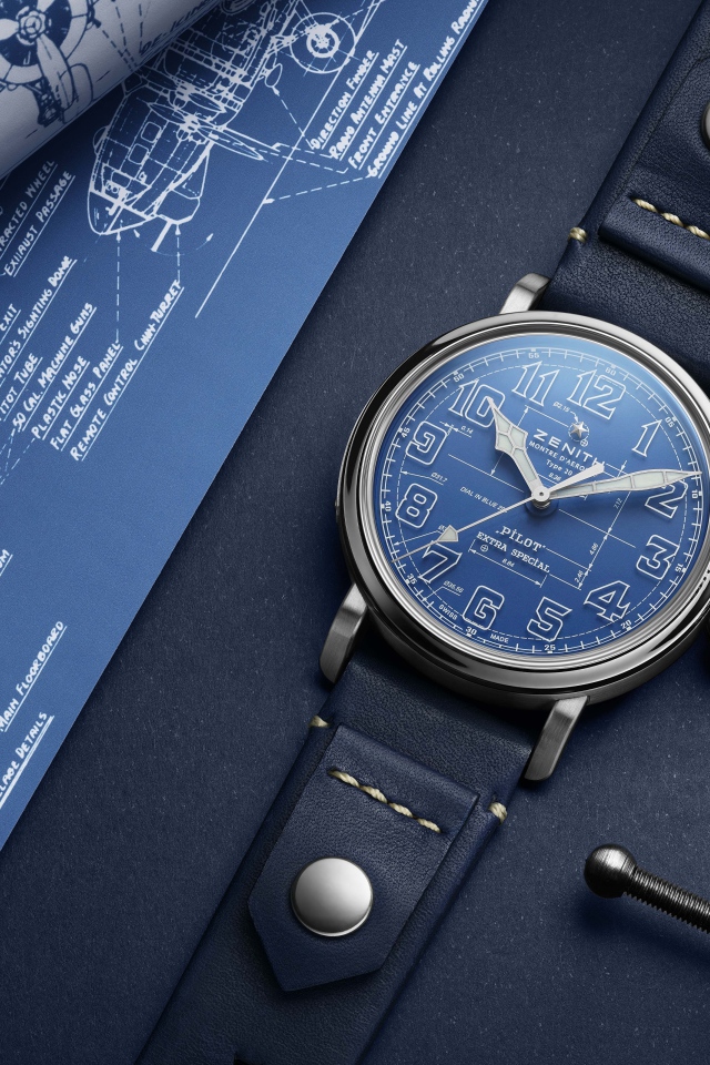 Стильные дорогие мужские часы  Zenith Pilot Type 20 на столе с ручной