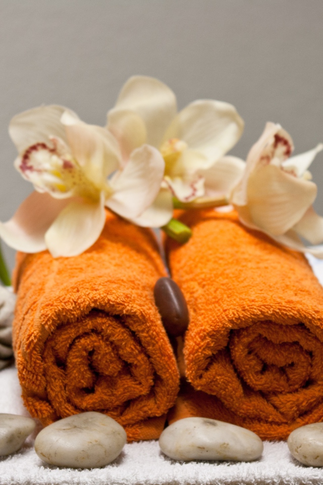 Полотенце, свечи, статуэтка и камни для SPA