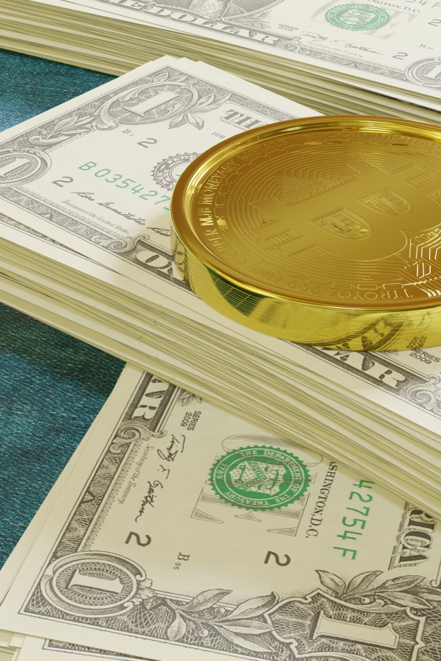 Доллары с золотой монетой биткоин 
