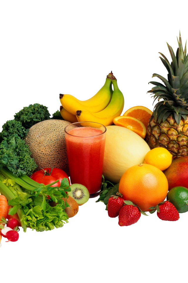 Аппетитные свежие фрукты, овощи и зелень на белом фоне