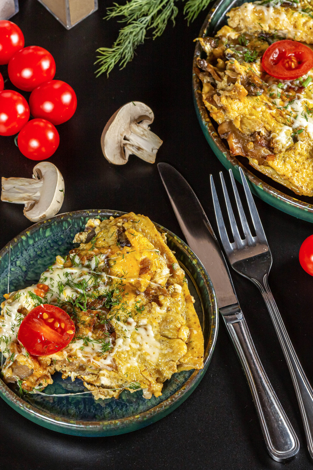 Омлет с помидорами и шампиньонами 