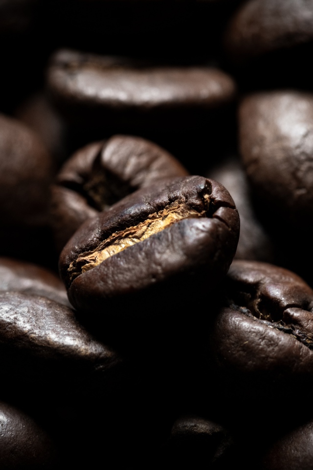 Жареные ароматные кофейные зерна 