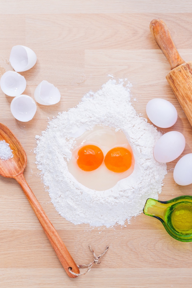 Приготовление сдобного теста с яйцами