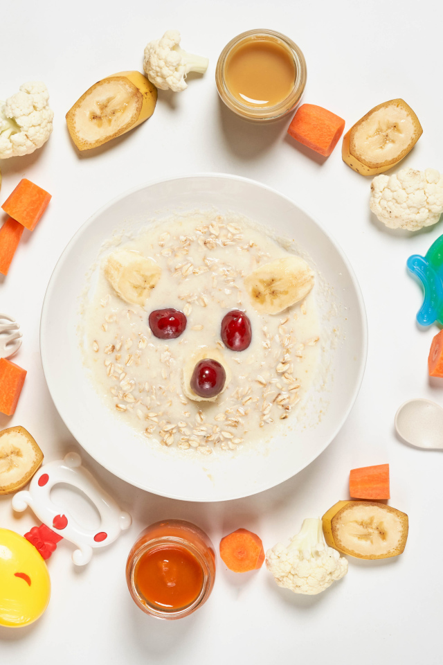 Овсяные хлопья с молоком и бананами 