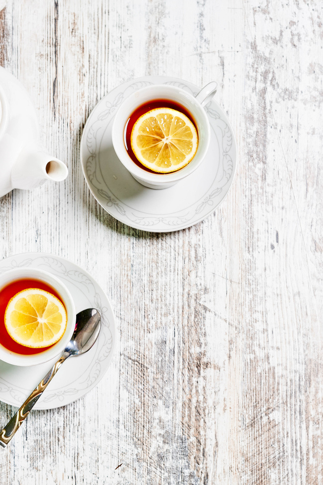 Вкусный черный чай с лимоном 