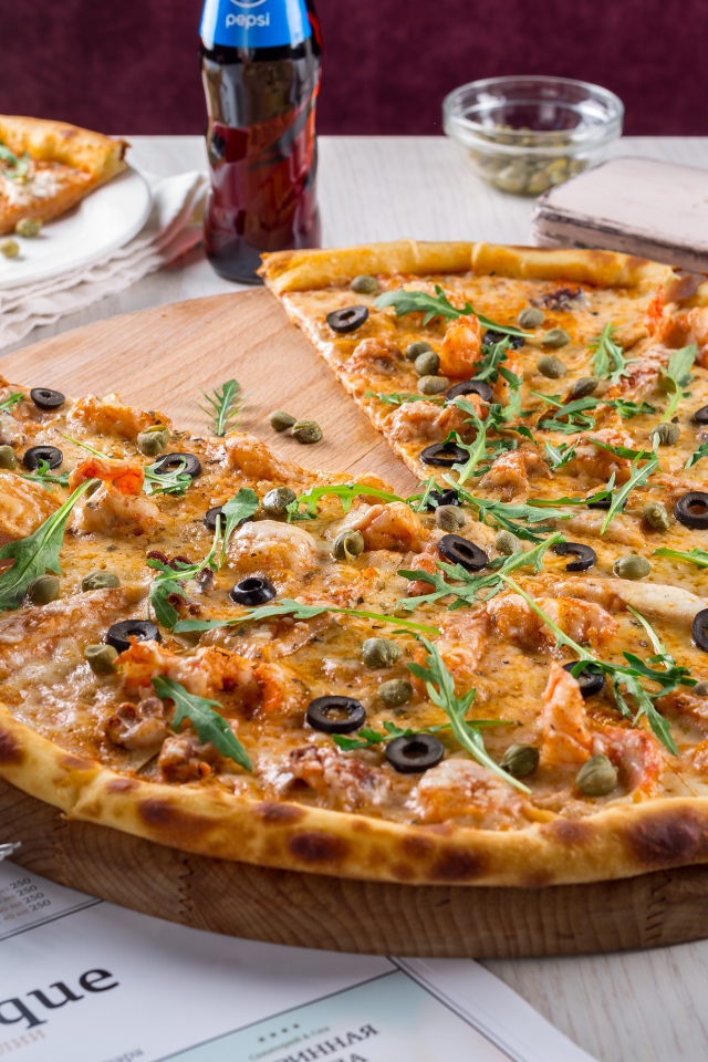 Пицца с оливками с тонкой корочкой 