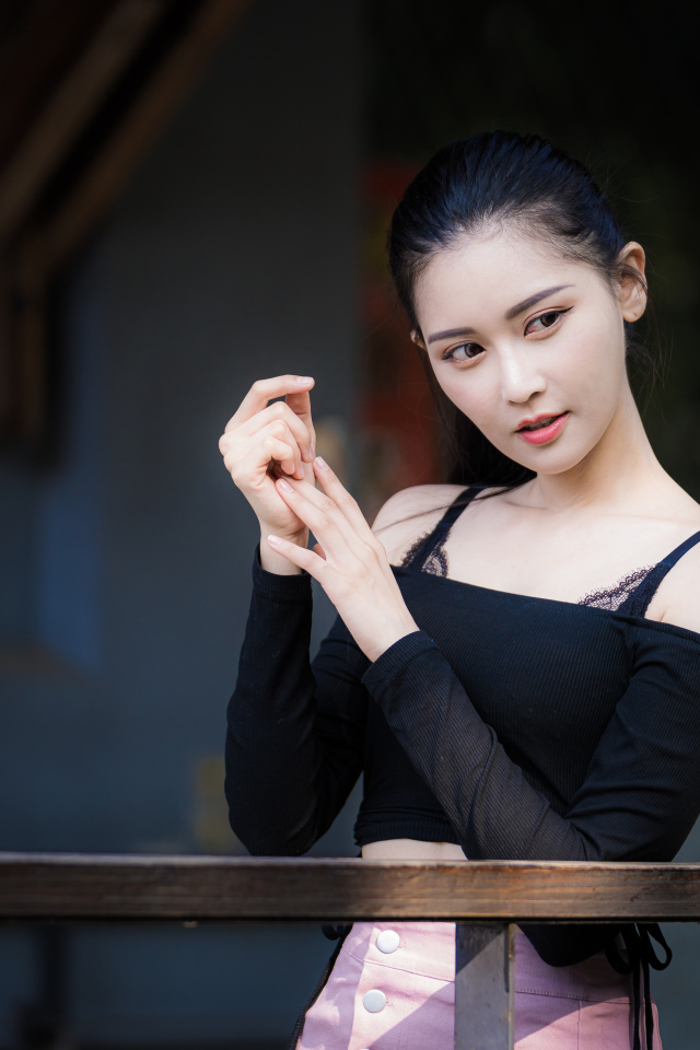 Красивая девушка азиатка балерина