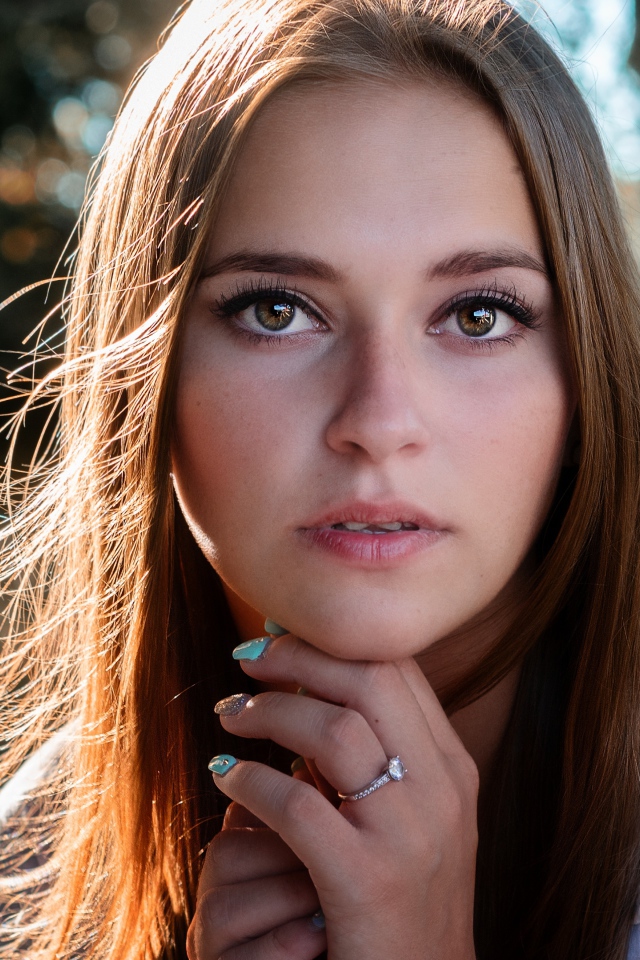 Лицо красивой девушки с большими глазами