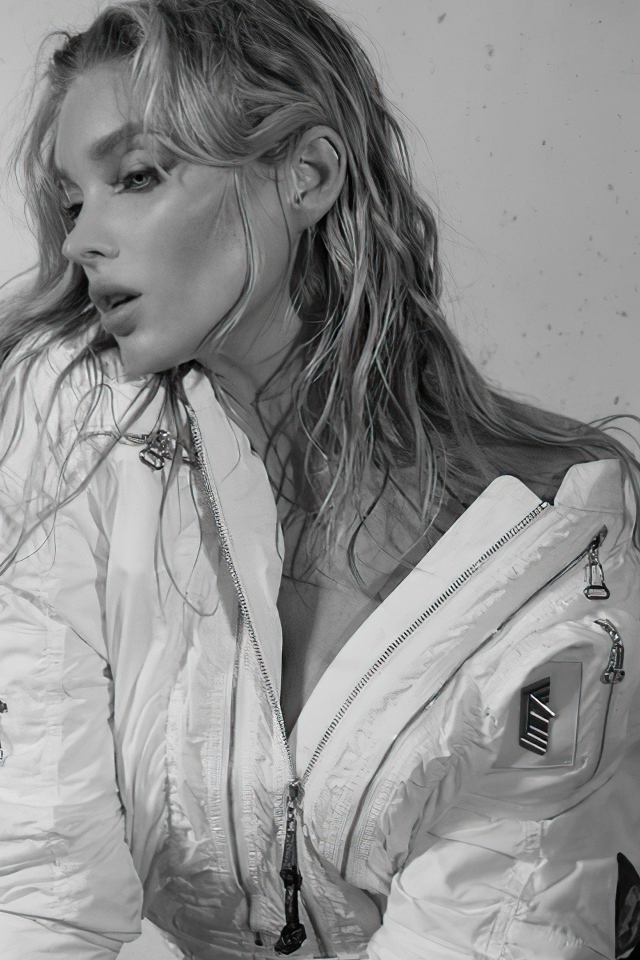 Красивая шведская модель Эльза Хоск черно-белое фото