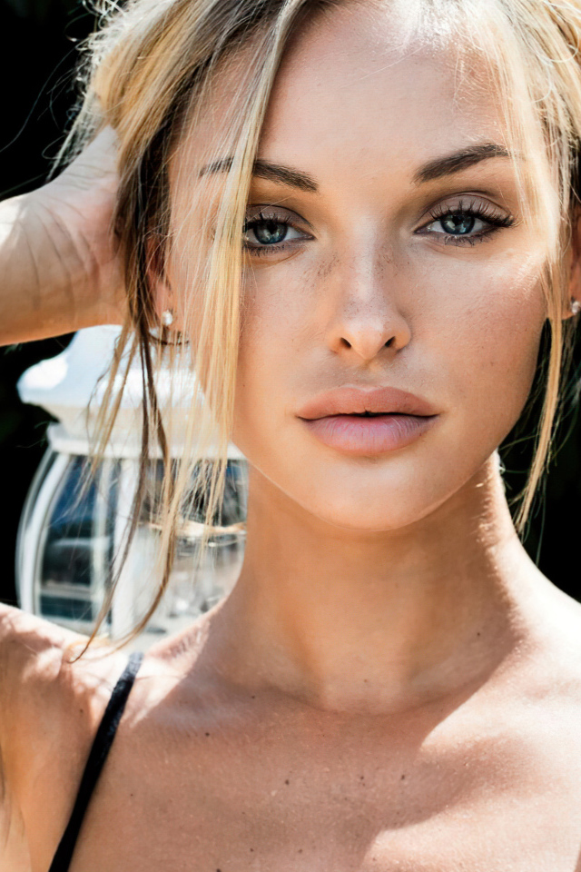 Модель Кристина Шейтер  крупным планом