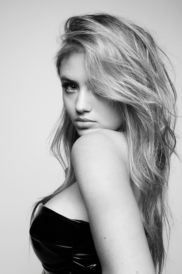 Stylish young model Leni Klum on a gray background