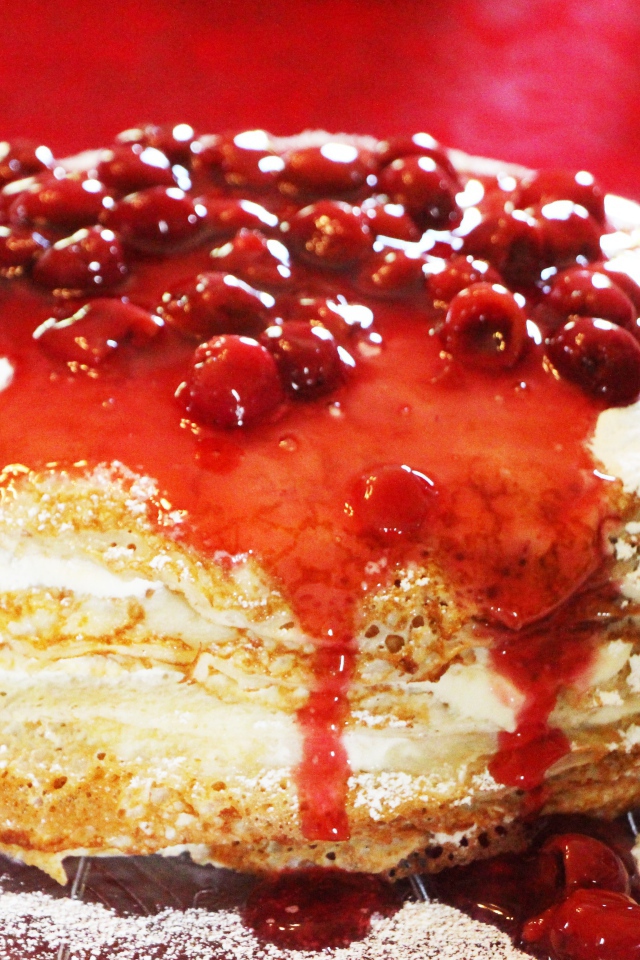 Блинный торт с вишней на праздник Масленица 2021