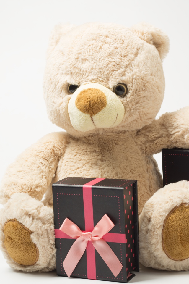 Плюшевый медведь и подарки на 8 марта для любимой