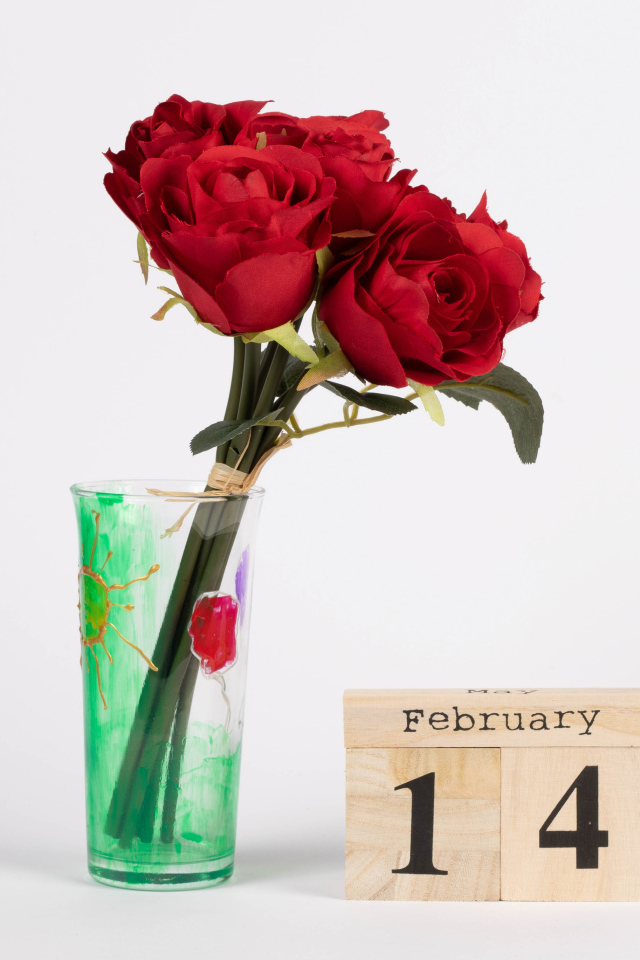 Букет цветов в вазе на 14 февраля день влюбленных 