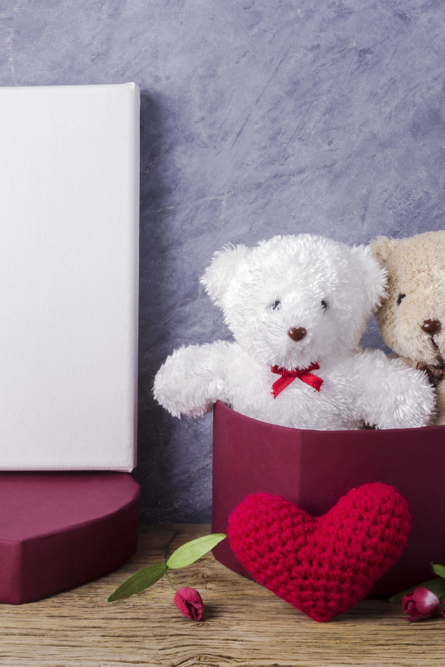 Два плюшевых медведя и подарок на 14 февраля день Святого Валентина