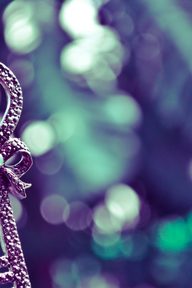 Ключ в форме сердца крупным планом