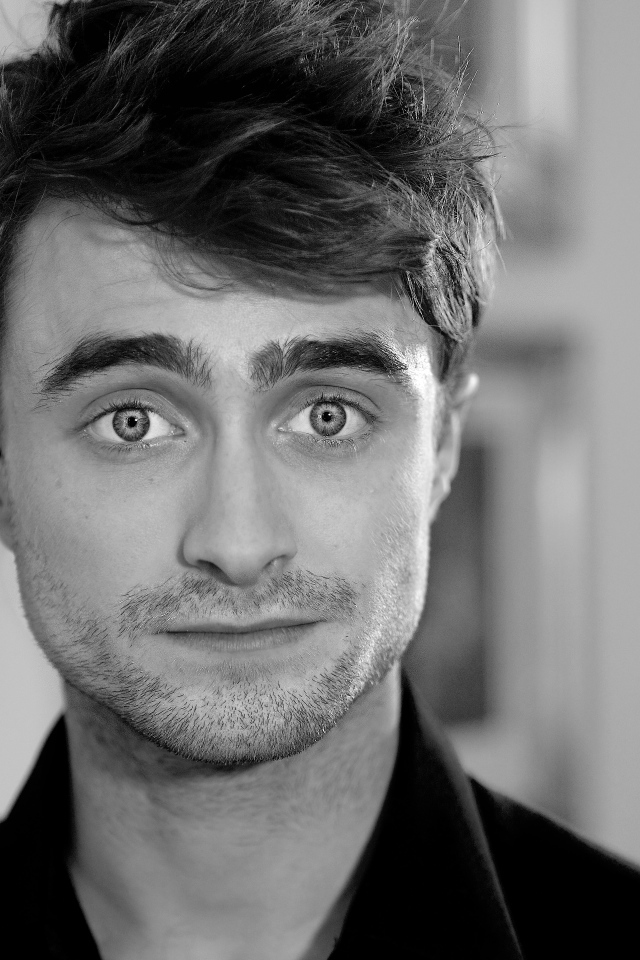 Актер Дэниел Рэдклифф черно-белое фото