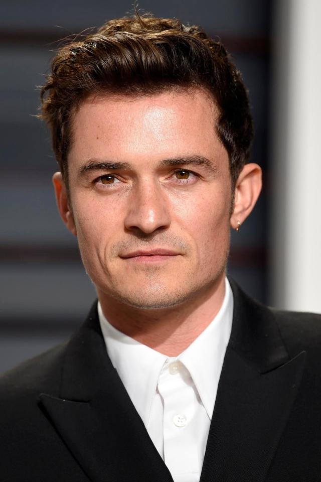 Актер Орландо Блум в костюме