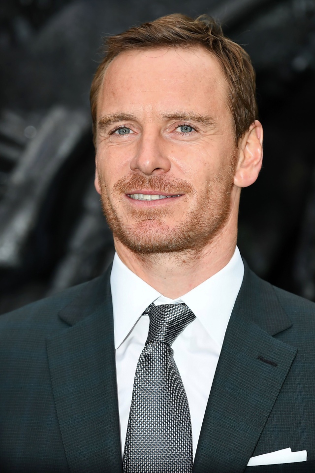 Красивая улыбка актера Майкла Фассбендера