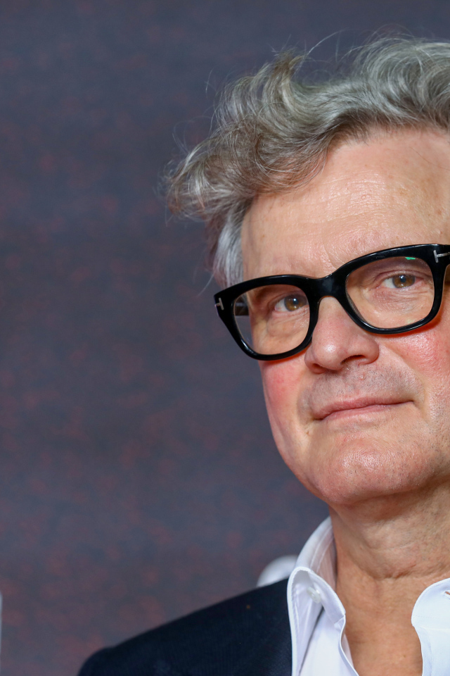 Британский актер Колин Ферт в очках