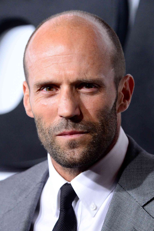 Кареглазый мужчина, актер Джейсон Стэтхэм