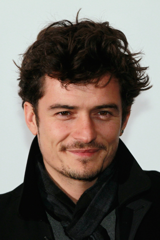 Кареглазый мужчина, актер Орландо Блум