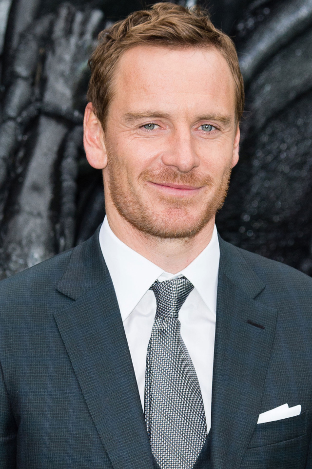 Немецкий актер Майкл Фассбендер в костюме