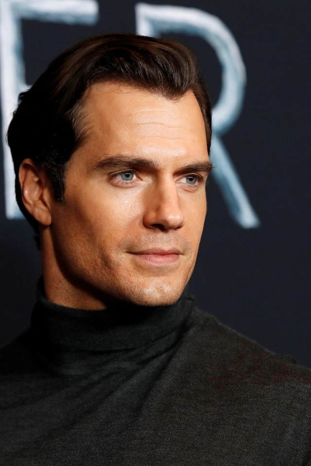 Красивый популярный актер Генри Кавилл