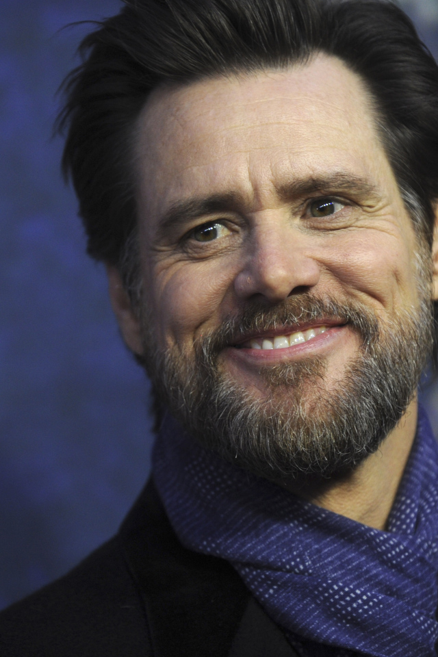 Популярный актер Джим Керри улыбается