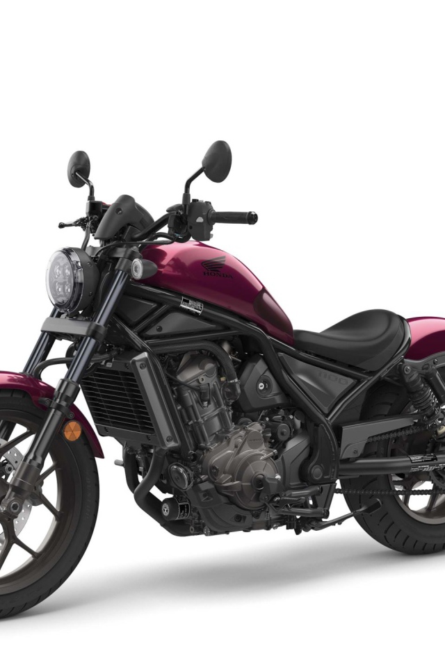 Мотоцикл Honda CMX1100 REBEL на белом фоне